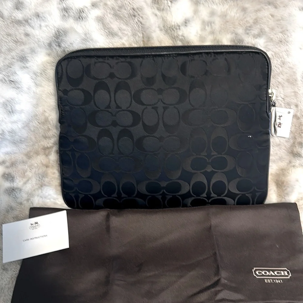 ✨COACH SIGNATURE NY UNIVERSAL SLEEVE✨BRAND NEW!!!🔥🔥